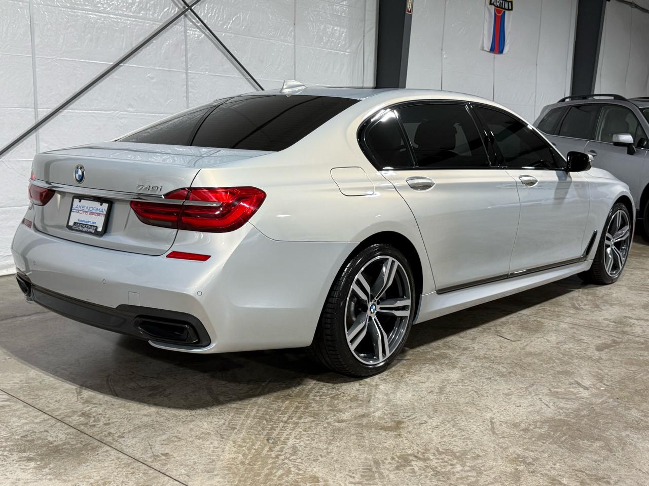 BMW 7-Series  2019