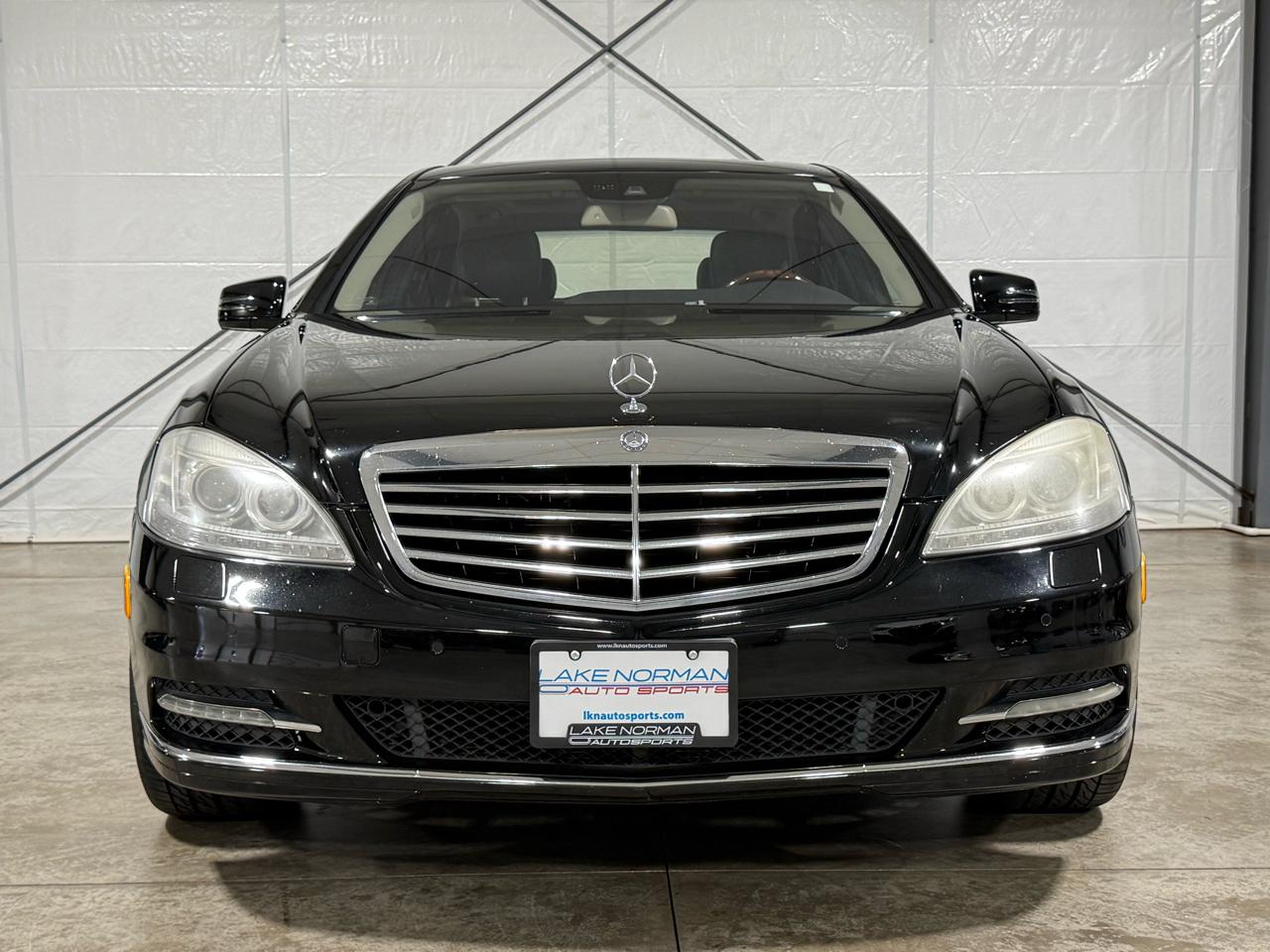 Mercedes-Benz S-Class S550 4-MATIC 2012