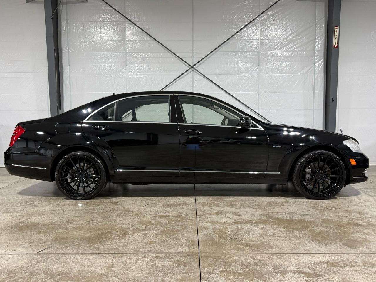 Mercedes-Benz S-Class S550 4-MATIC 2012