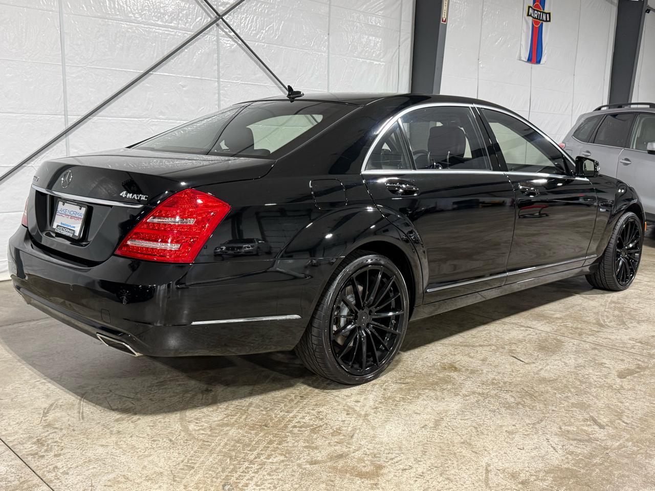 Mercedes-Benz S-Class S550 4-MATIC 2012