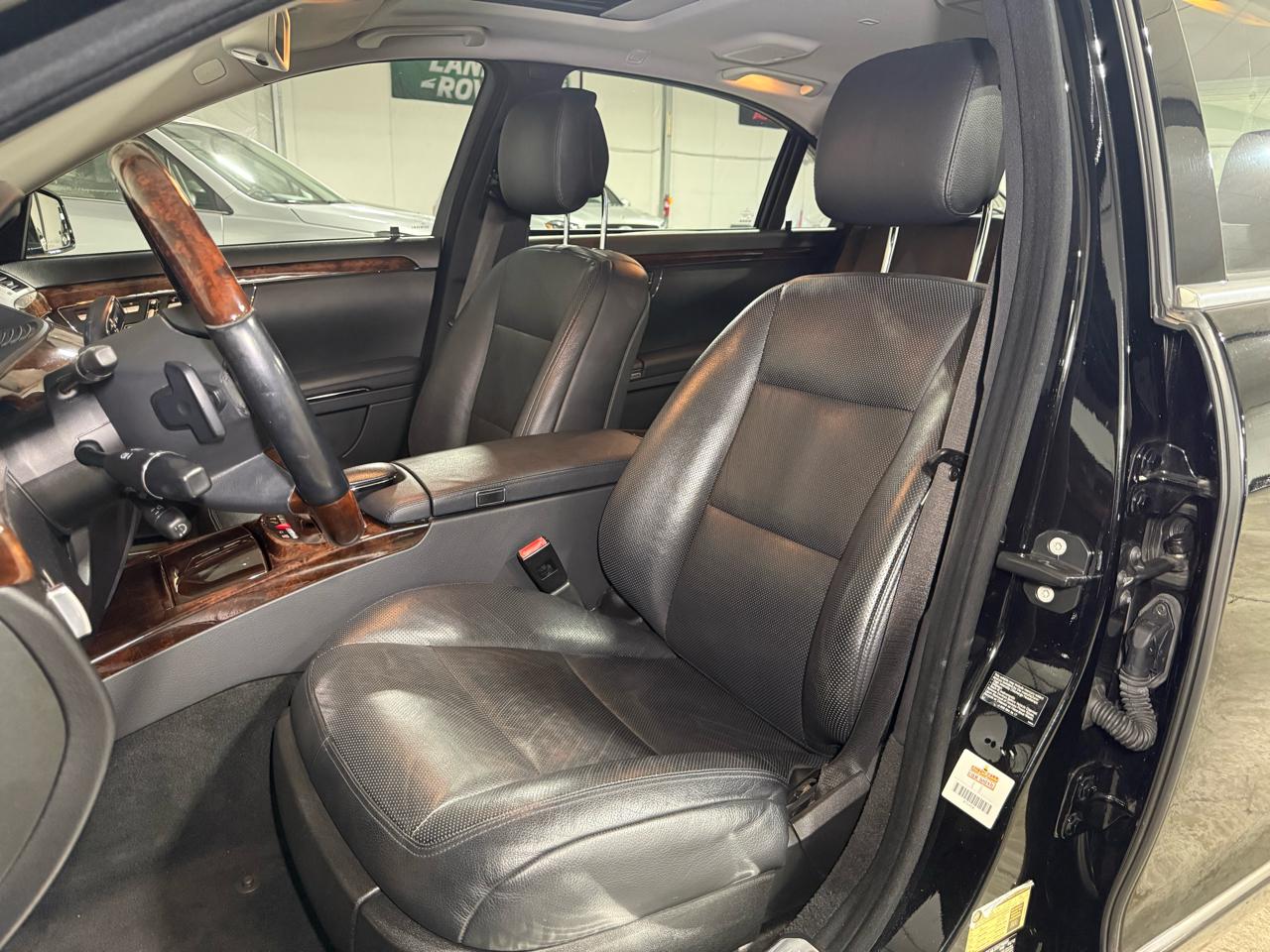 Mercedes-Benz S-Class S550 4-MATIC 2012