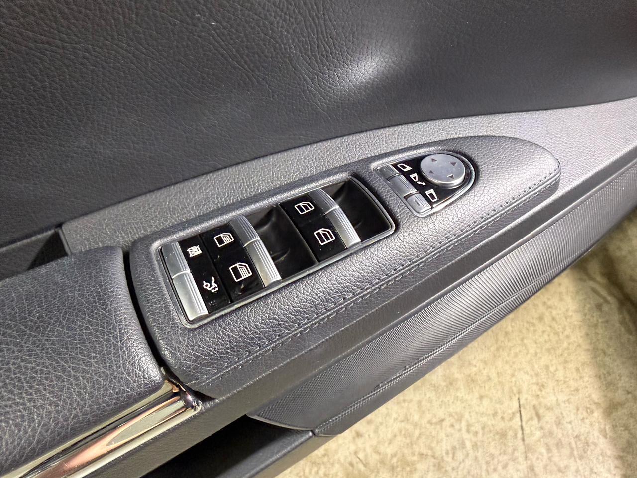 Mercedes-Benz S-Class S550 4-MATIC 2012