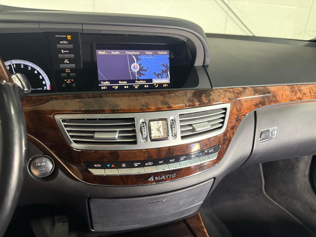 Mercedes-Benz S-Class S550 4-MATIC 2012