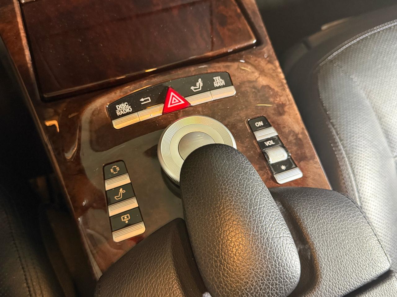 Mercedes-Benz S-Class S550 4-MATIC 2012