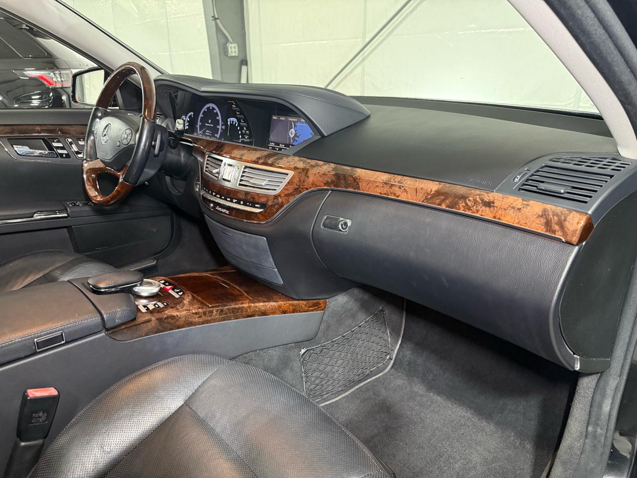 Mercedes-Benz S-Class S550 4-MATIC 2012