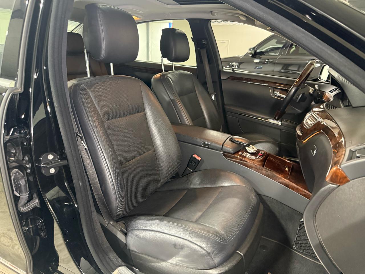 Mercedes-Benz S-Class S550 4-MATIC 2012