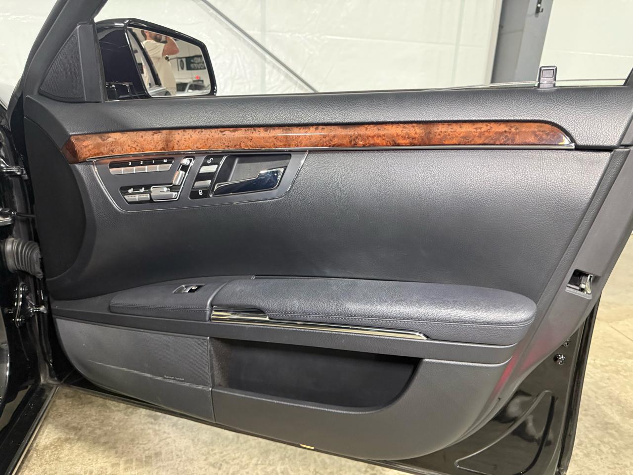 Mercedes-Benz S-Class S550 4-MATIC 2012