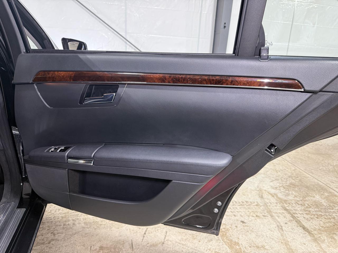 Mercedes-Benz S-Class S550 4-MATIC 2012