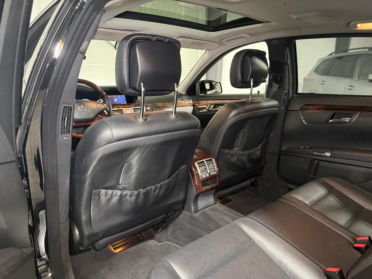 Mercedes-Benz S-Class S550 4-MATIC 2012