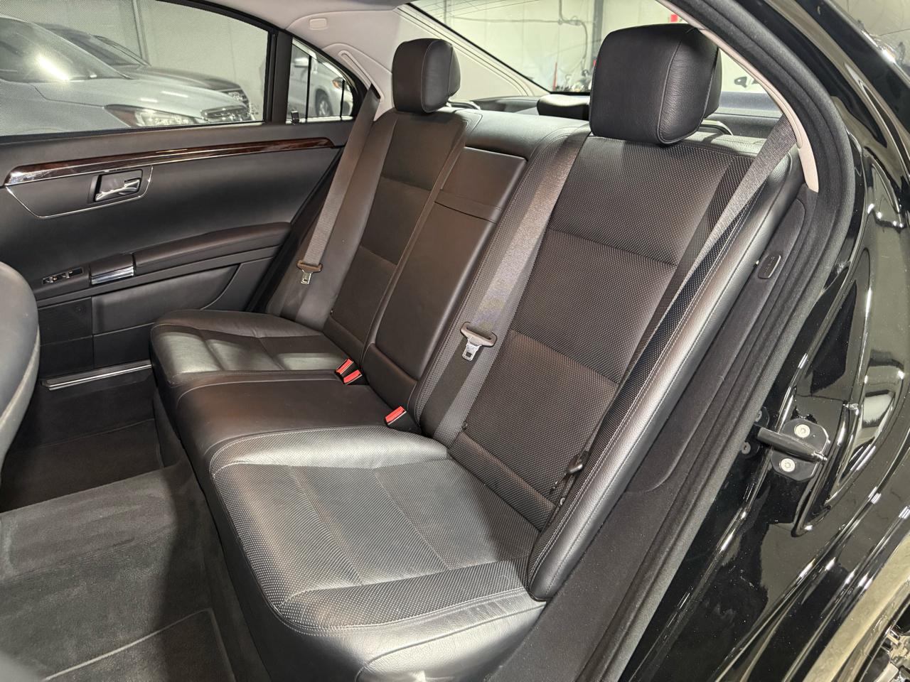 Mercedes-Benz S-Class S550 4-MATIC 2012