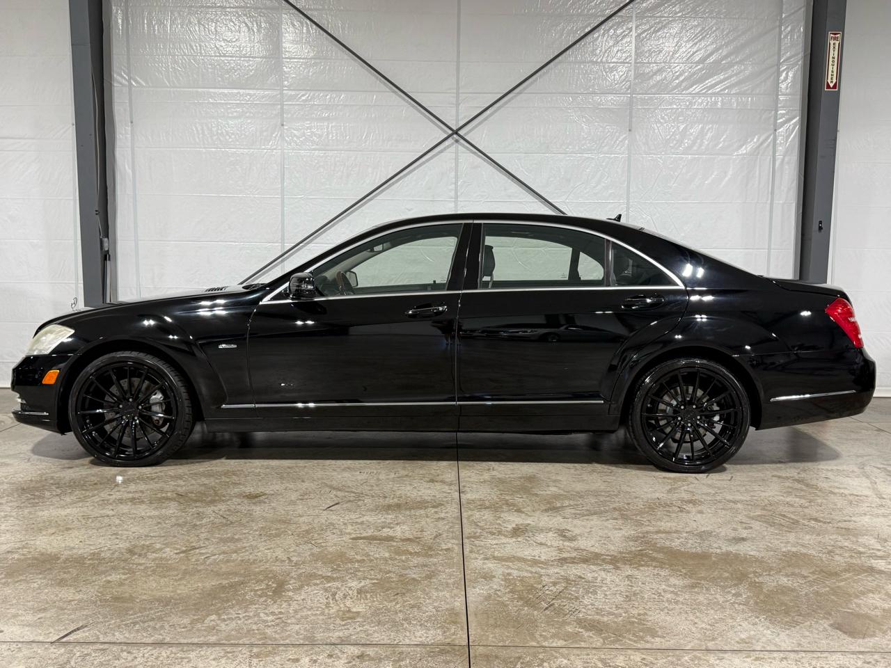 Mercedes-Benz S-Class S550 4-MATIC 2012
