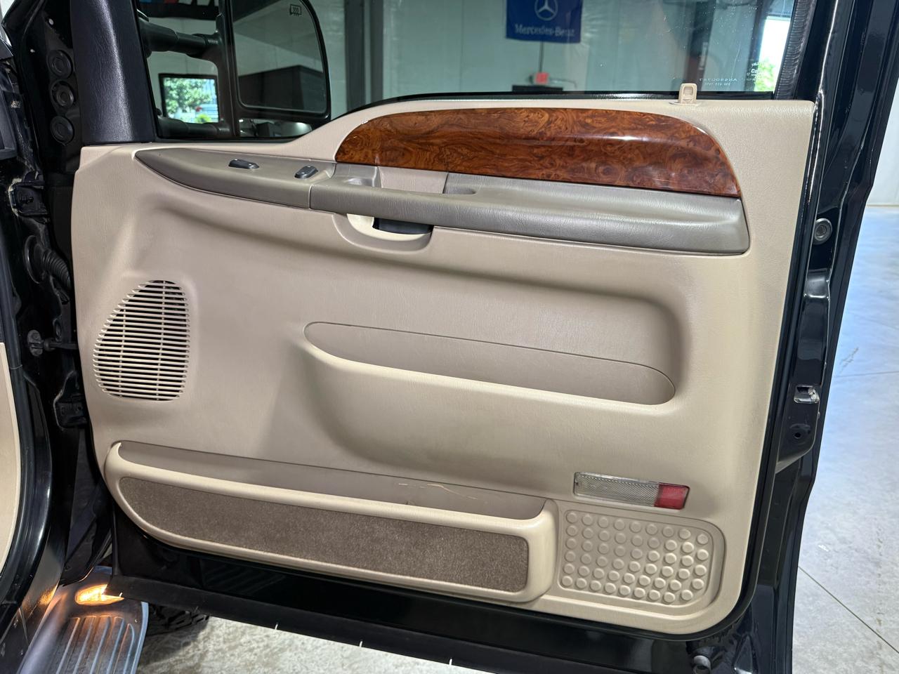 Ford Excursion Limited 4WD 2001