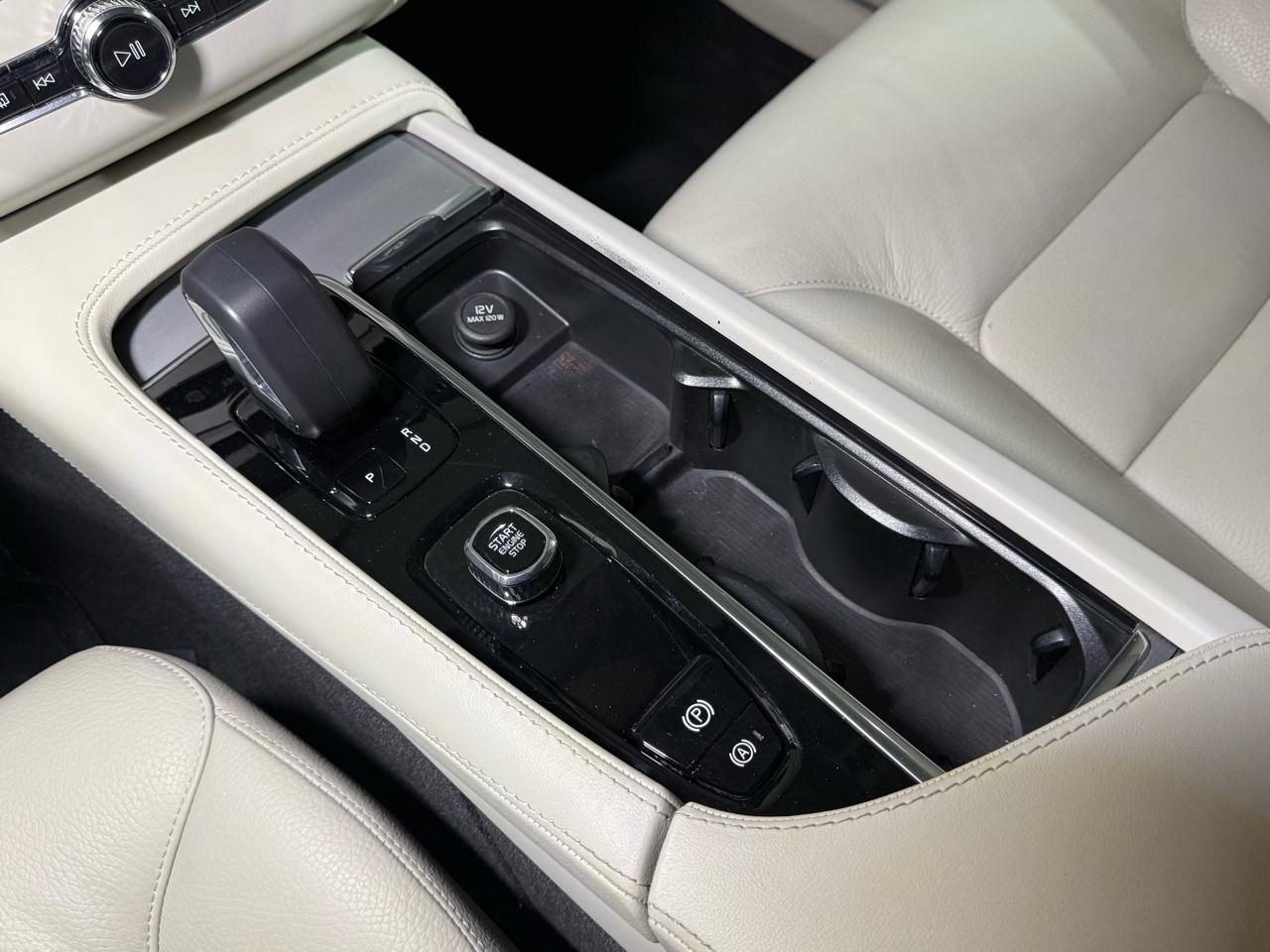 Volvo XC90 B5 Core 2024