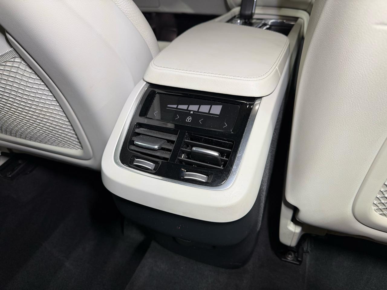 Volvo XC90 B5 Core 2024