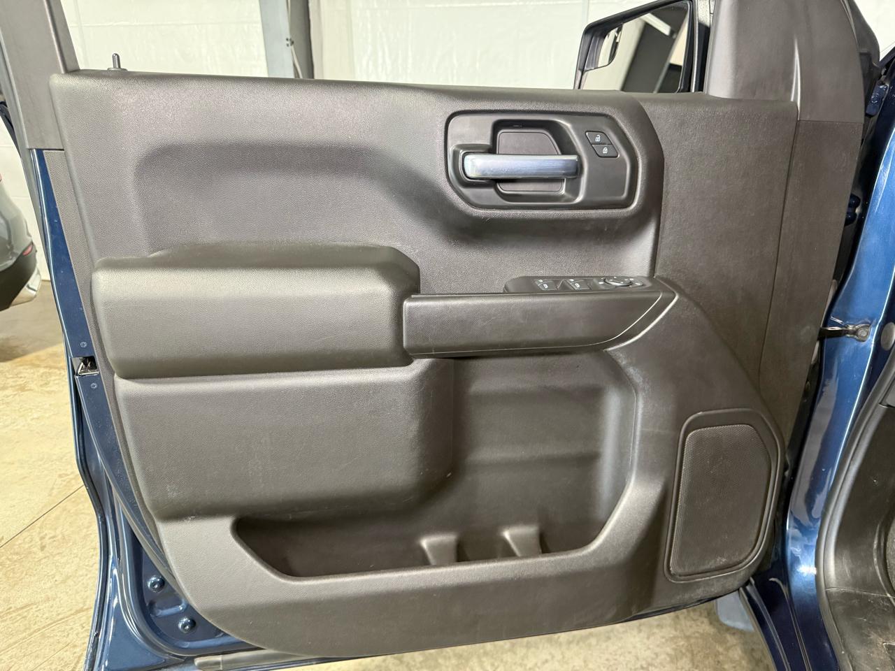 Chevrolet Silverado 1500 Custom Crew Cab Long Box 4WD 2021