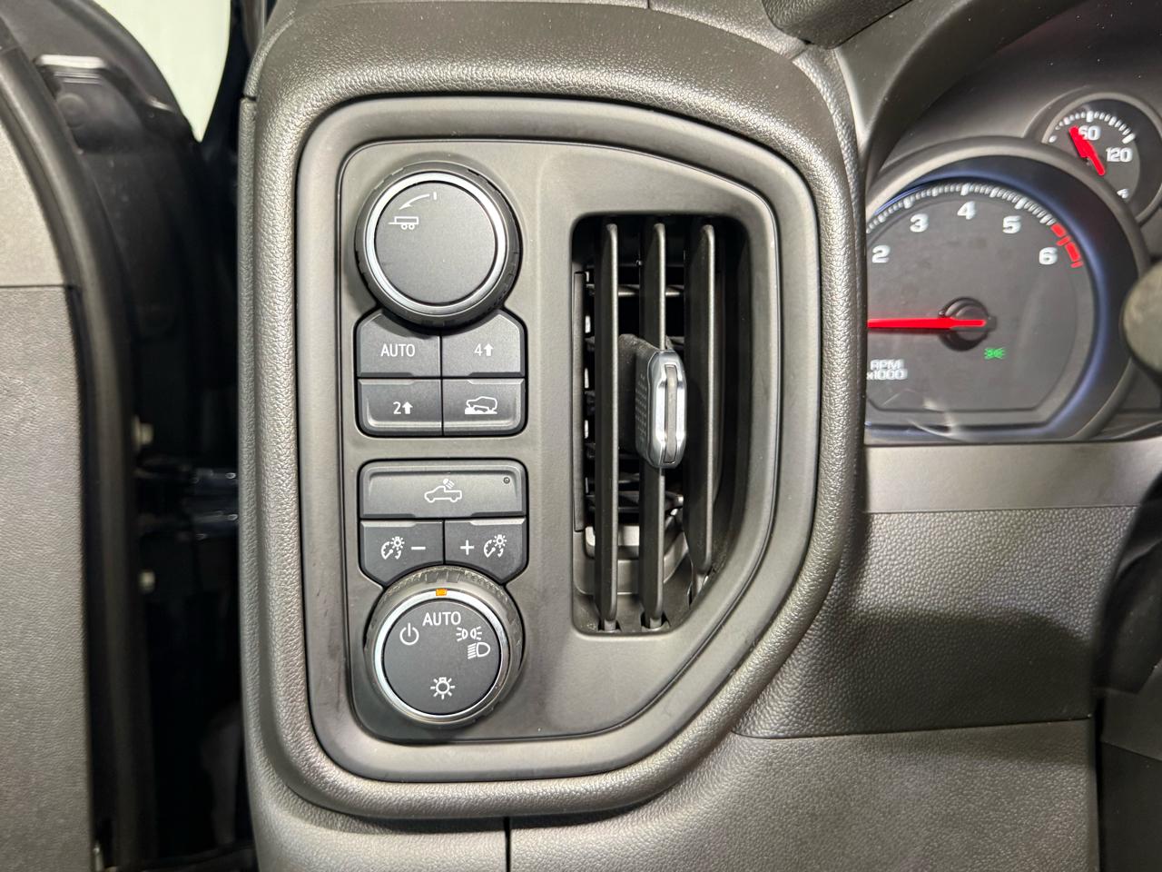 Chevrolet Silverado 1500 Custom Crew Cab Long Box 4WD 2021