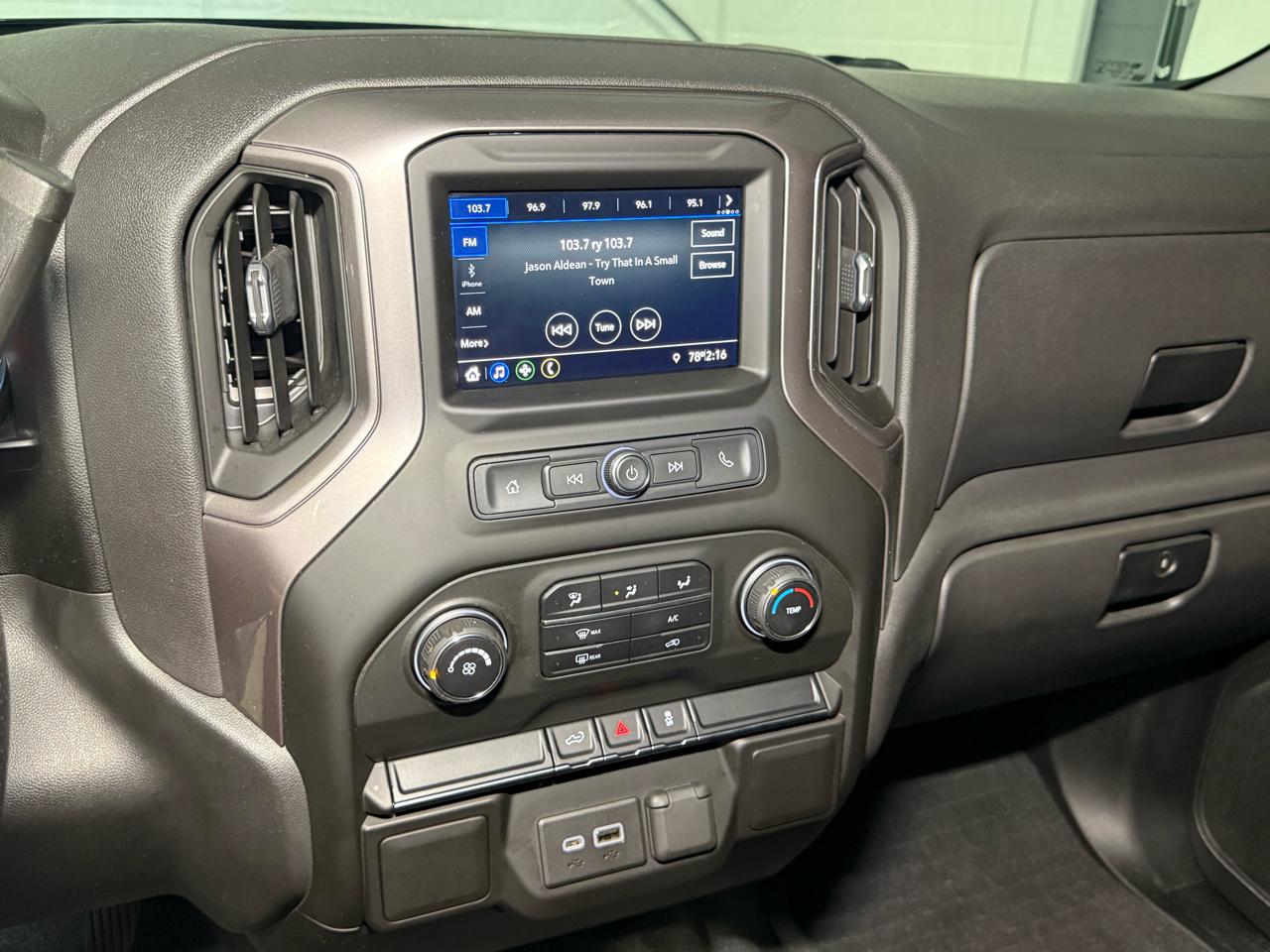 Chevrolet Silverado 1500 Custom Crew Cab Long Box 4WD 2021