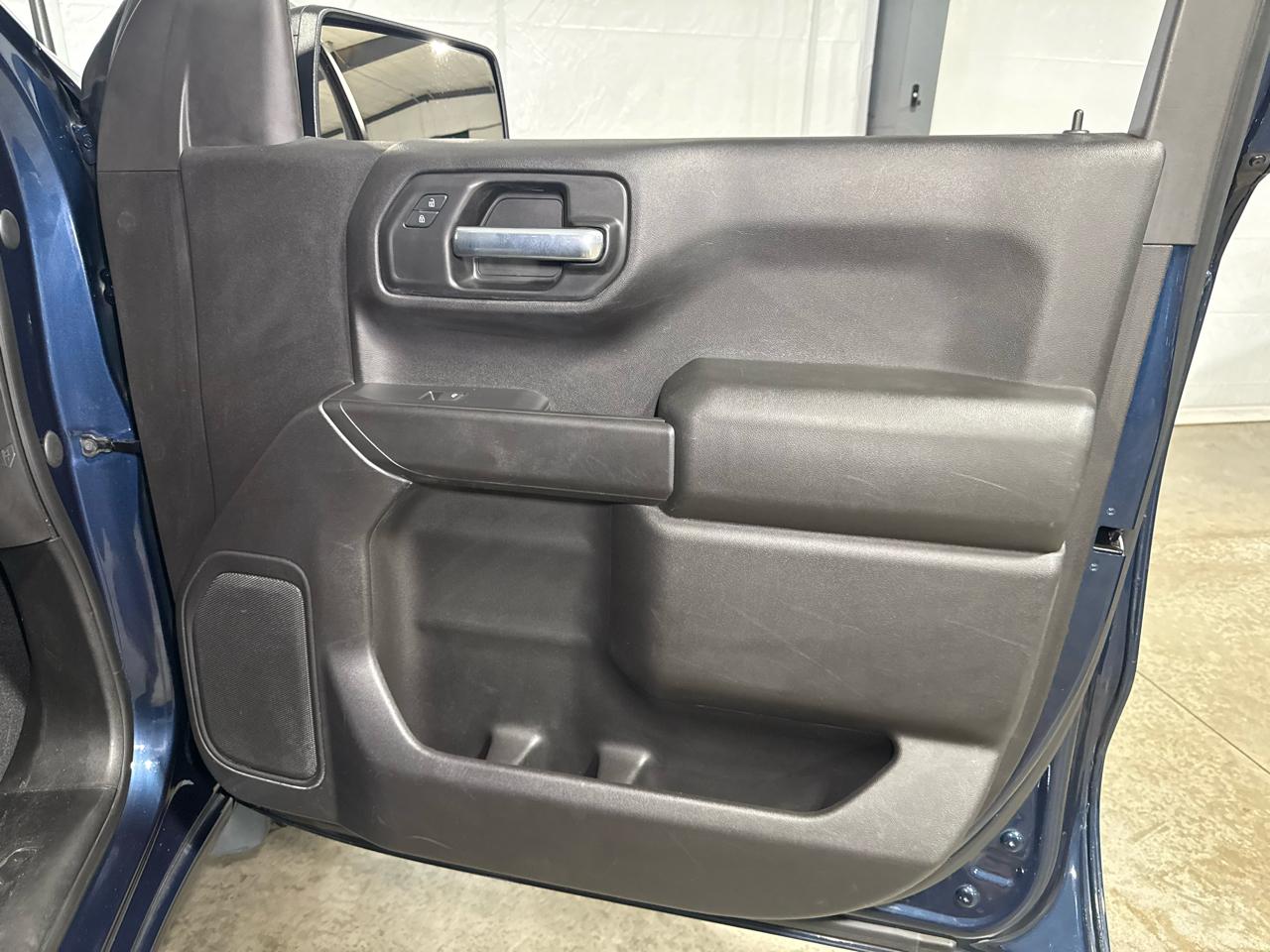 Chevrolet Silverado 1500 Custom Crew Cab Long Box 4WD 2021