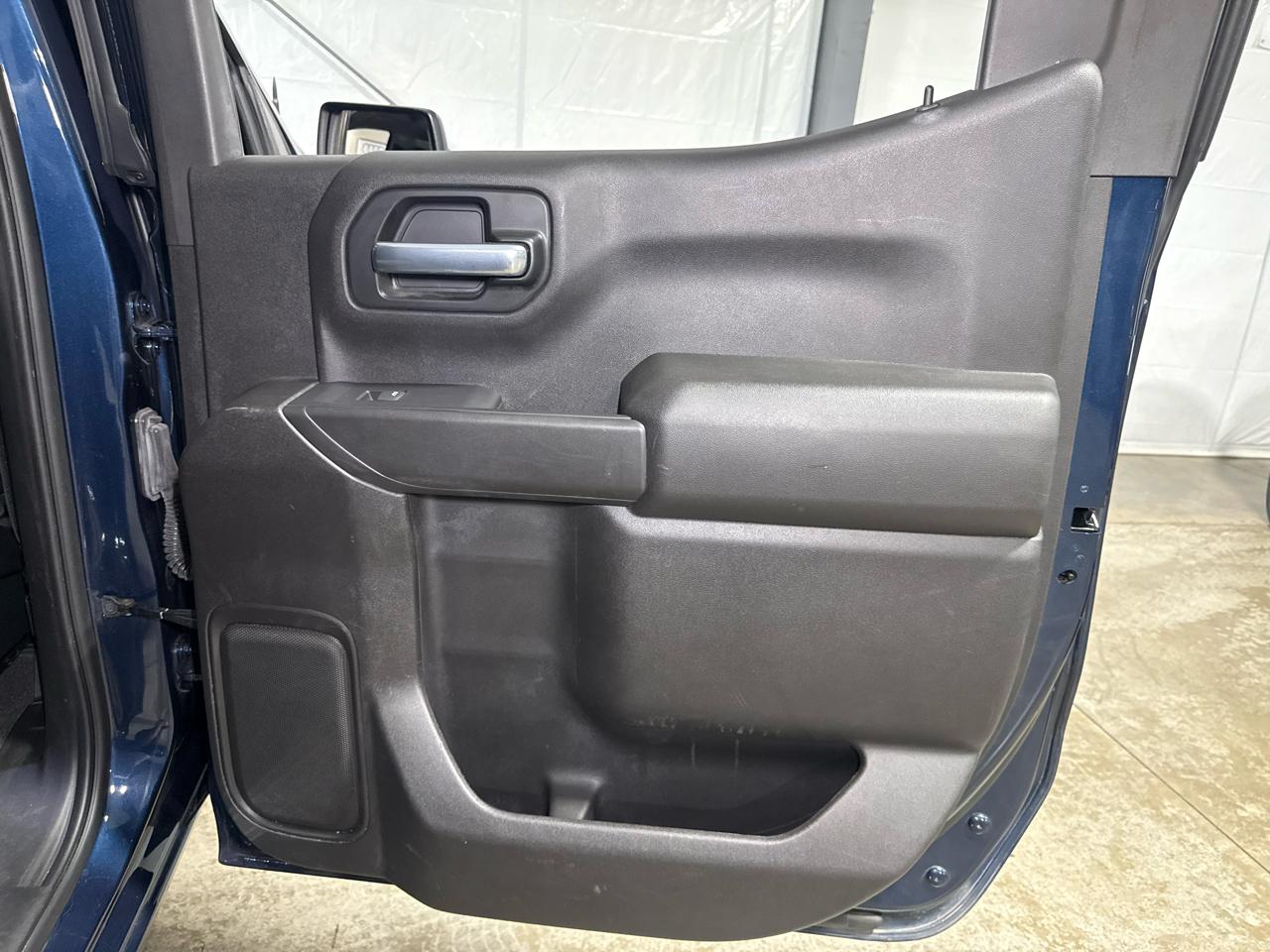Chevrolet Silverado 1500 Custom Crew Cab Long Box 4WD 2021