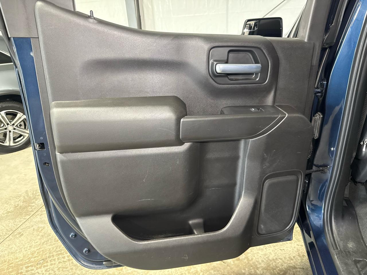 Chevrolet Silverado 1500 Custom Crew Cab Long Box 4WD 2021
