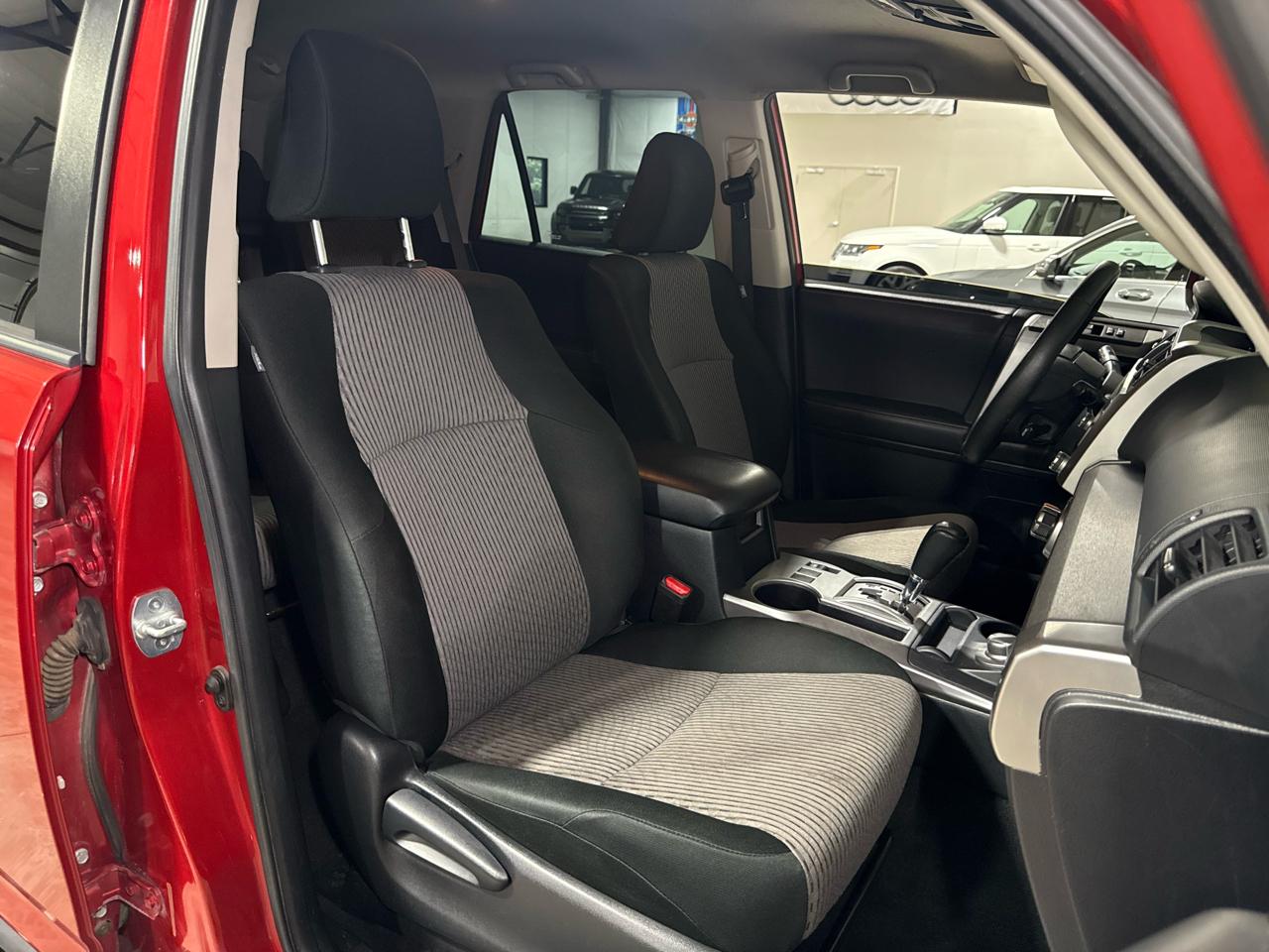 Toyota 4Runner SR5 4WD 2020