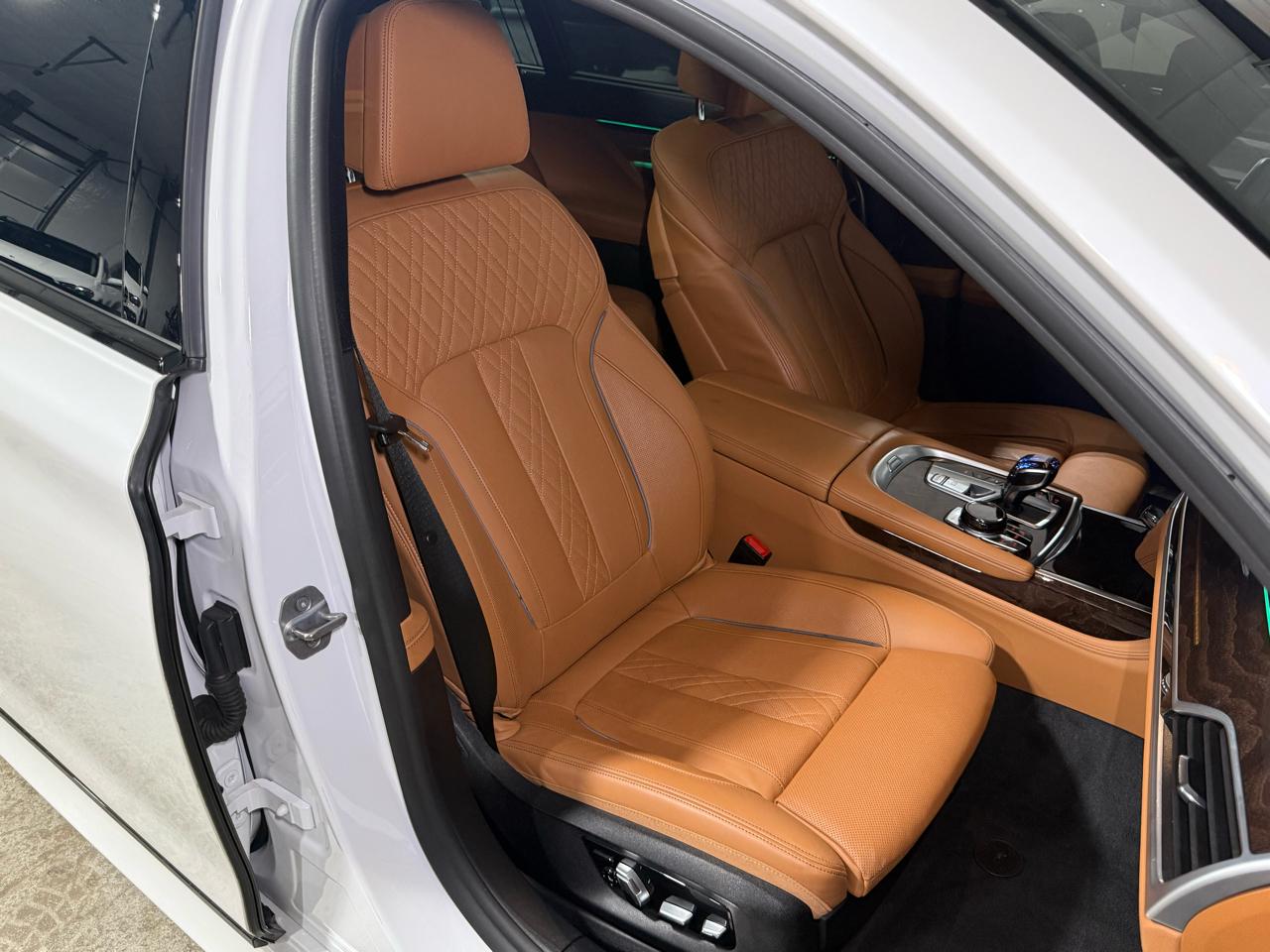 BMW 7-Series  2020