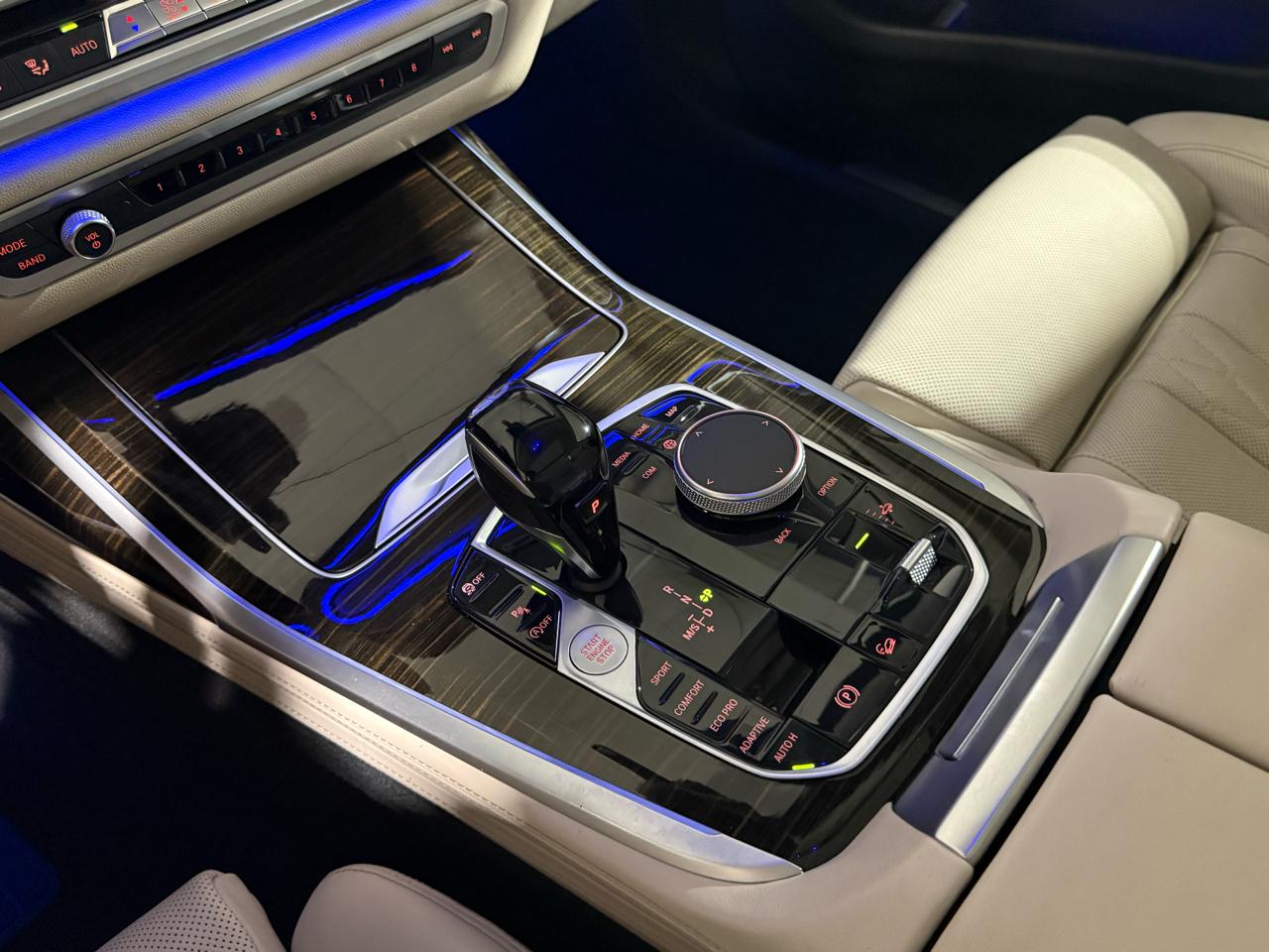 BMW X7  2020
