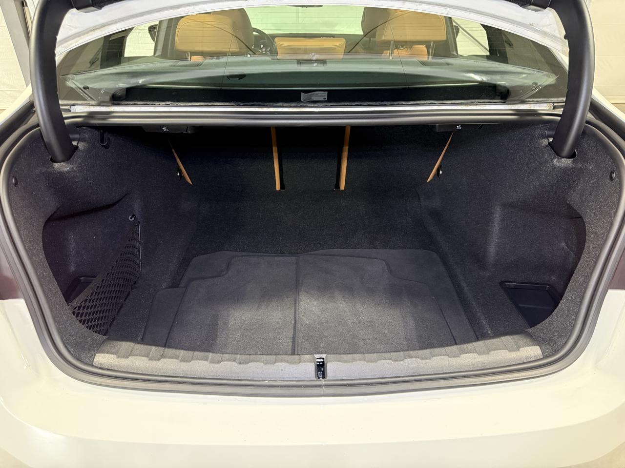 BMW 3-Series 330i 2023
