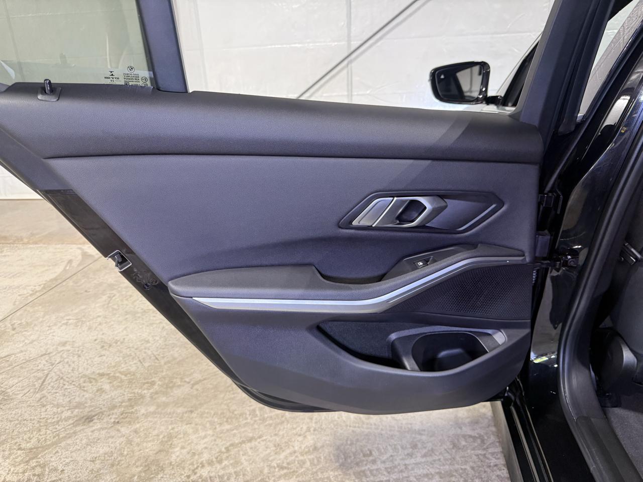 BMW 3-Series 330i 2021