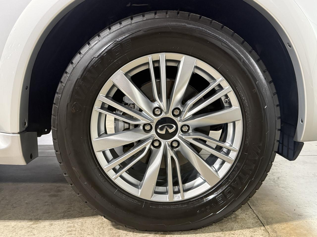 Infiniti QX80 LUXE 2020