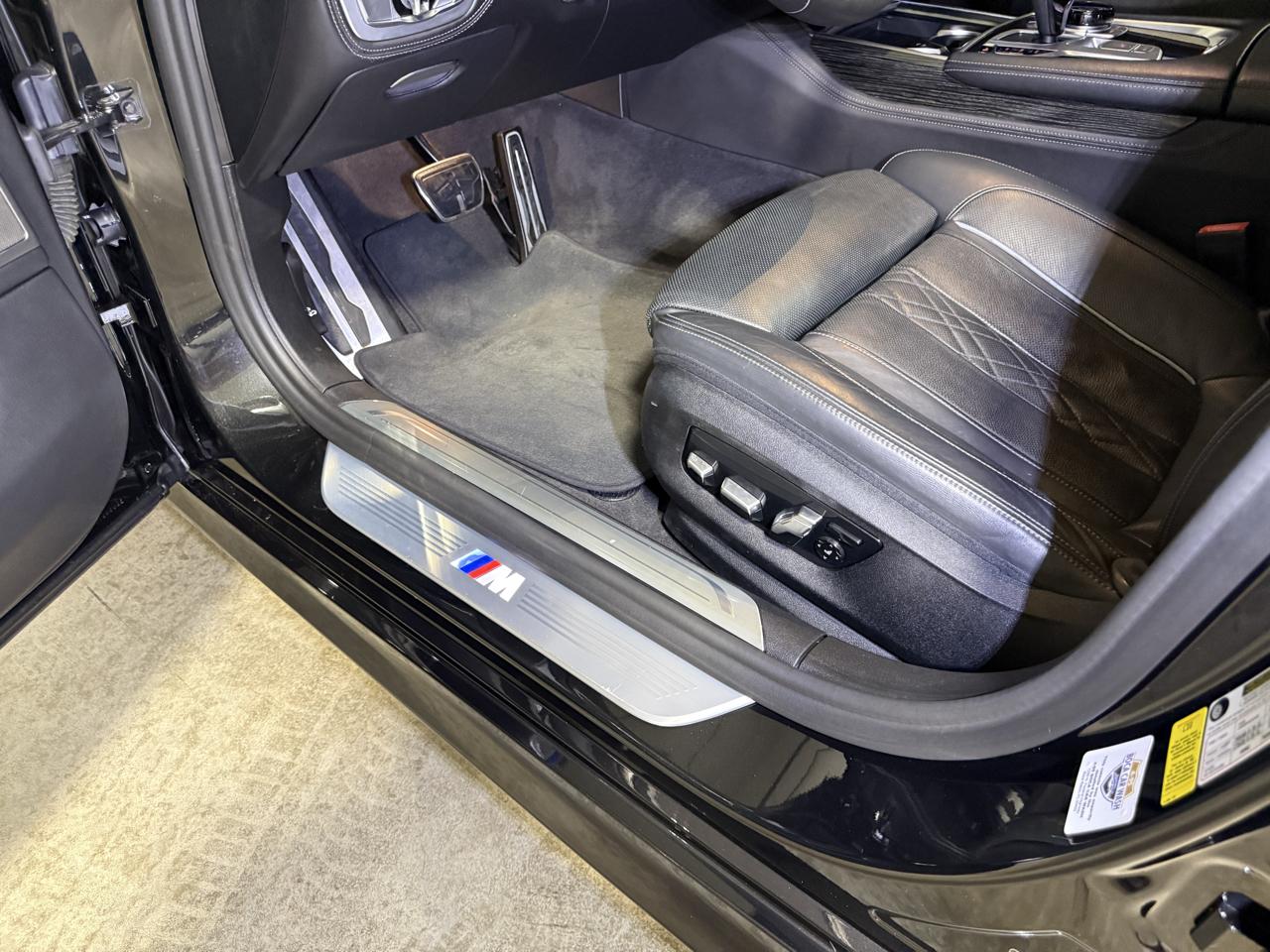 BMW 7-Series  2020