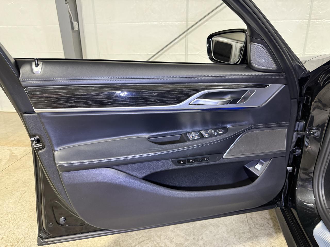 BMW 7-Series  2020