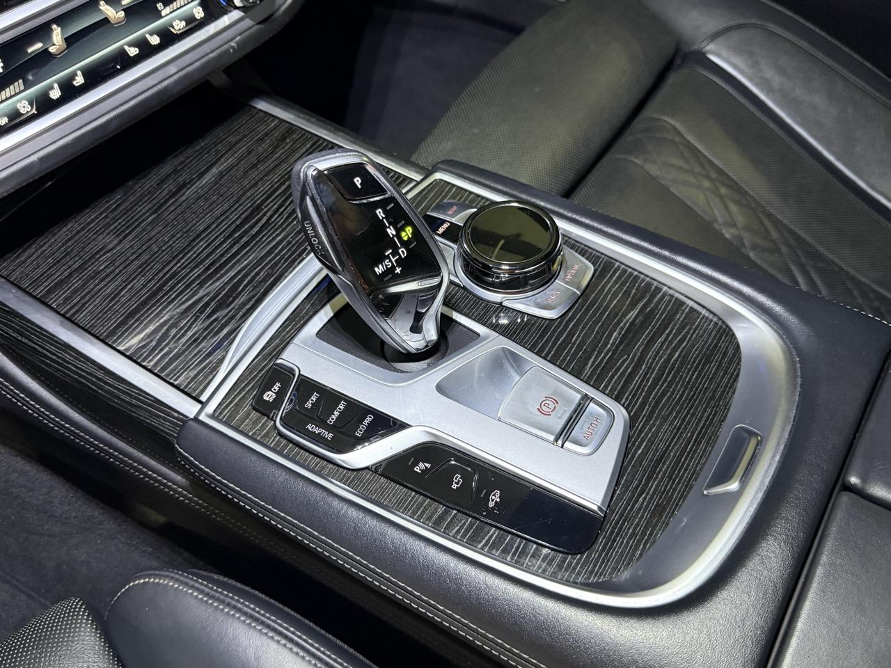 BMW 7-Series  2020