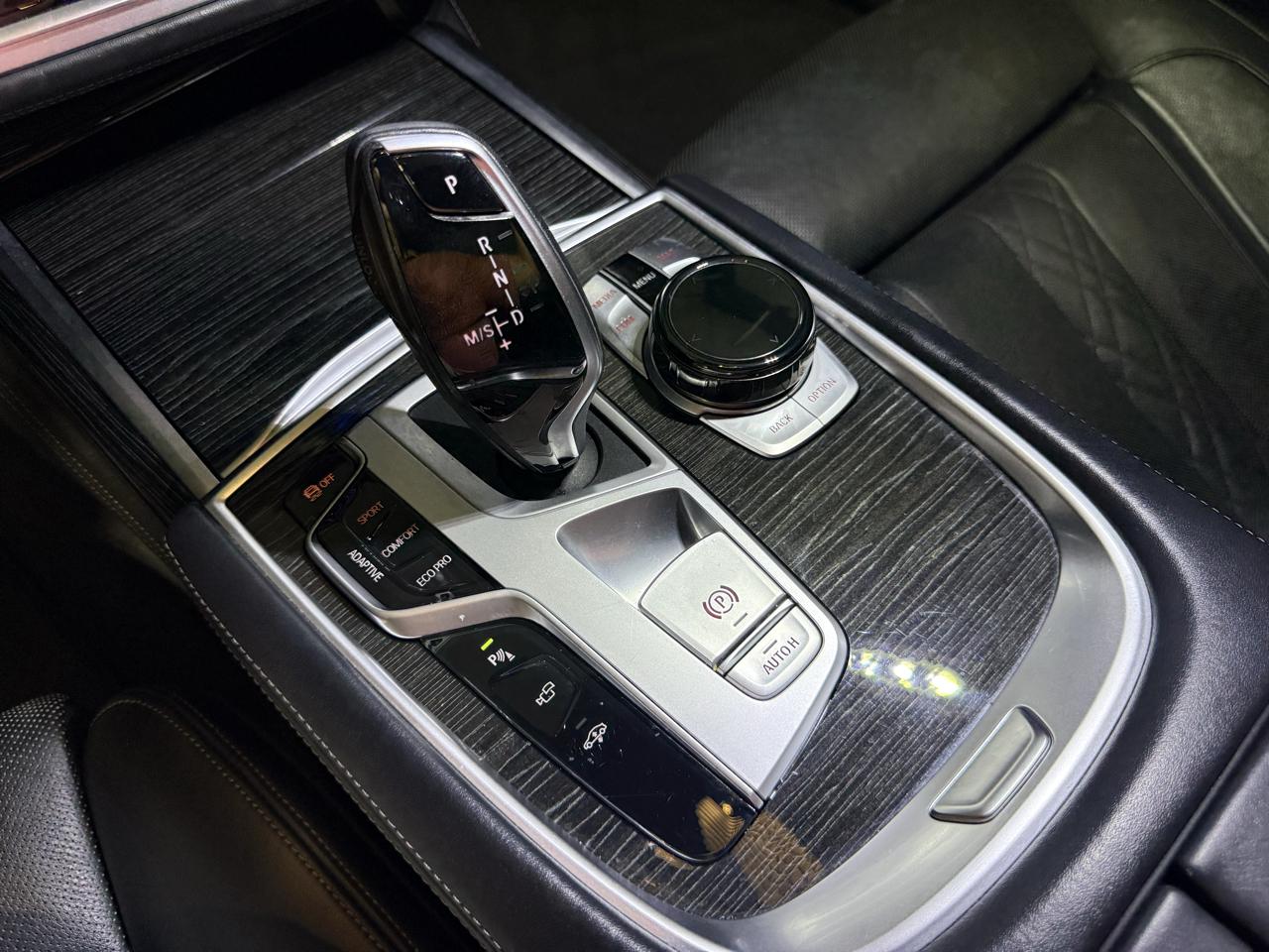 BMW 7-Series  2020
