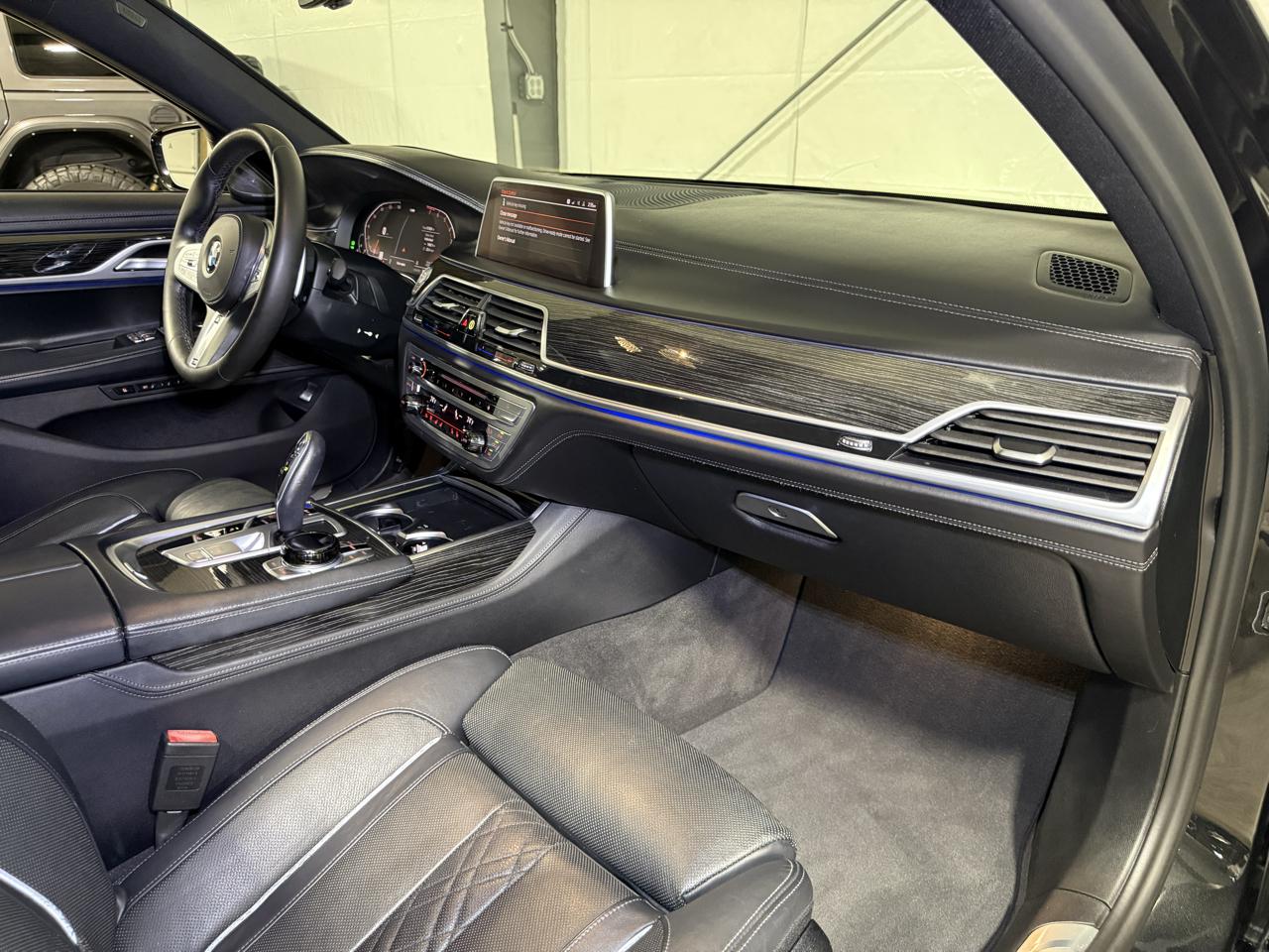 BMW 7-Series  2020