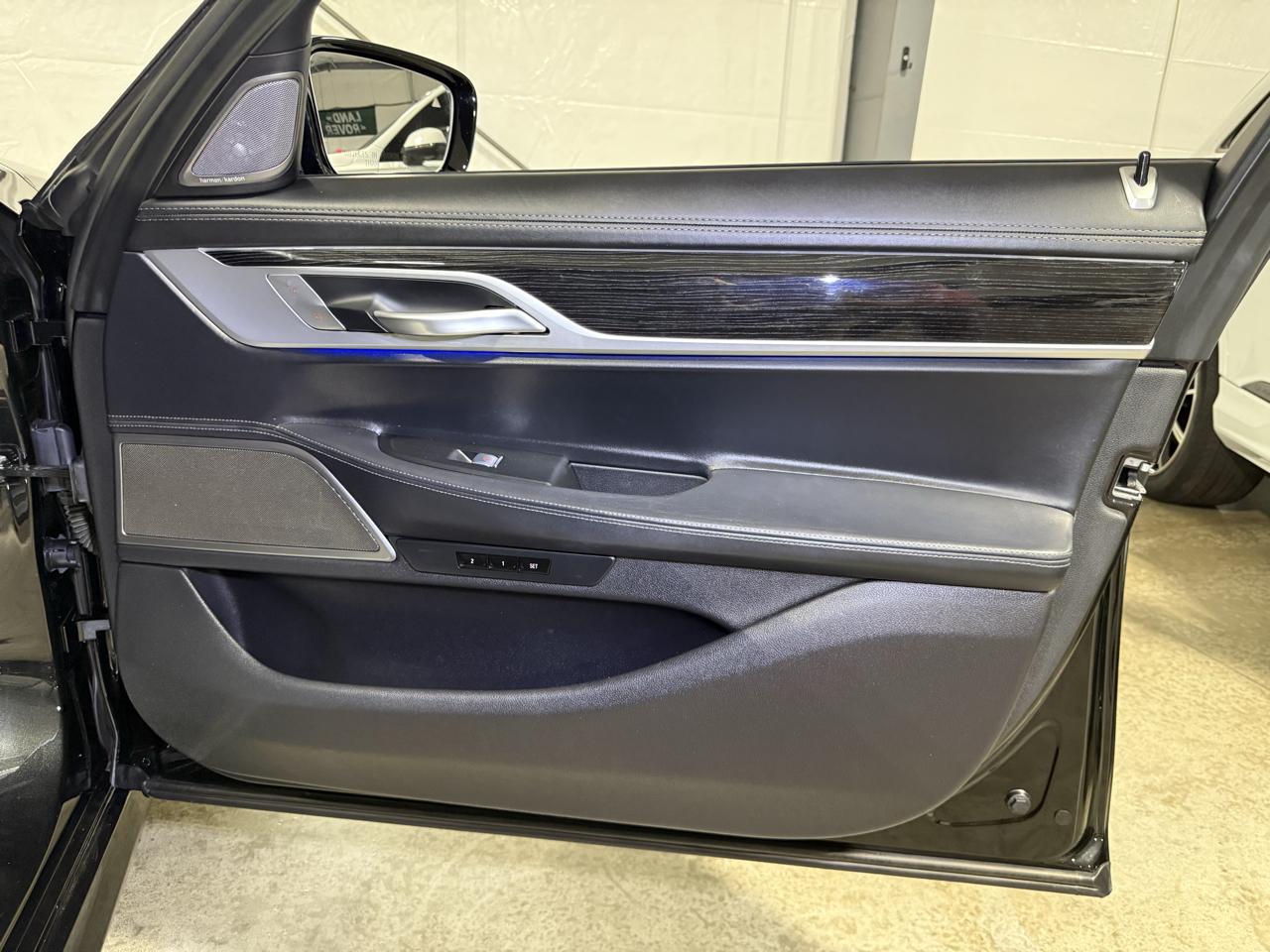 BMW 7-Series  2020