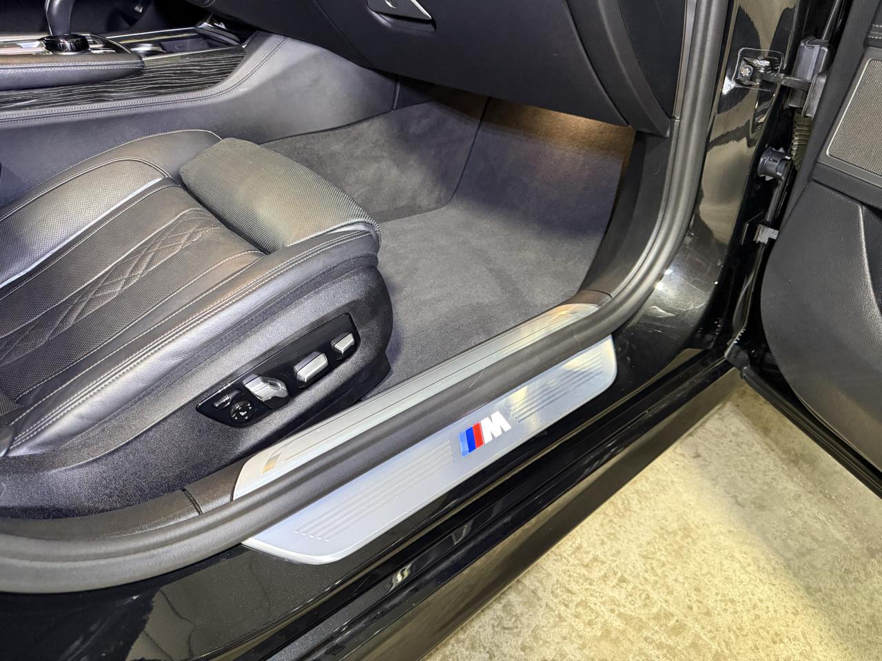 BMW 7-Series  2020