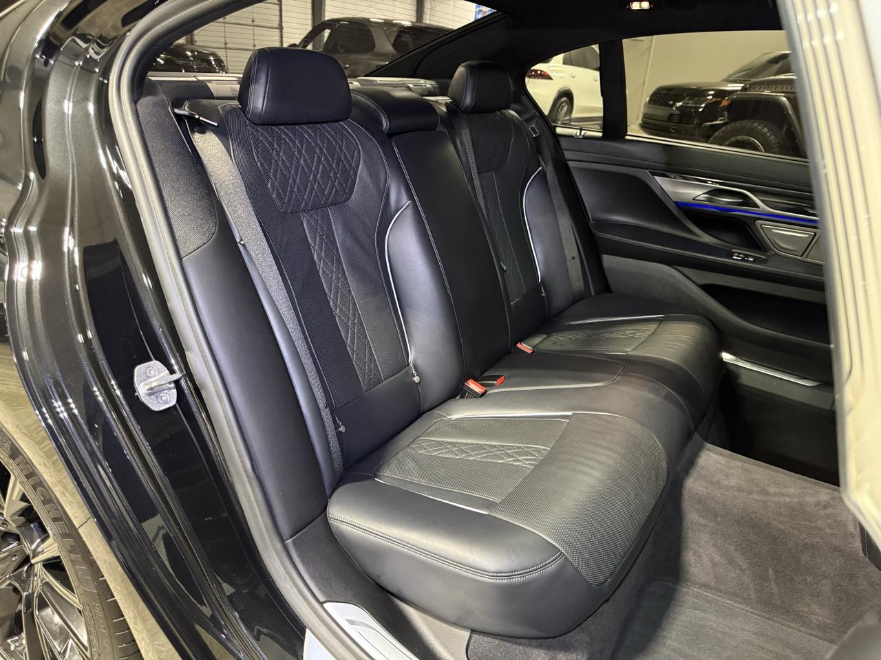 BMW 7-Series  2020
