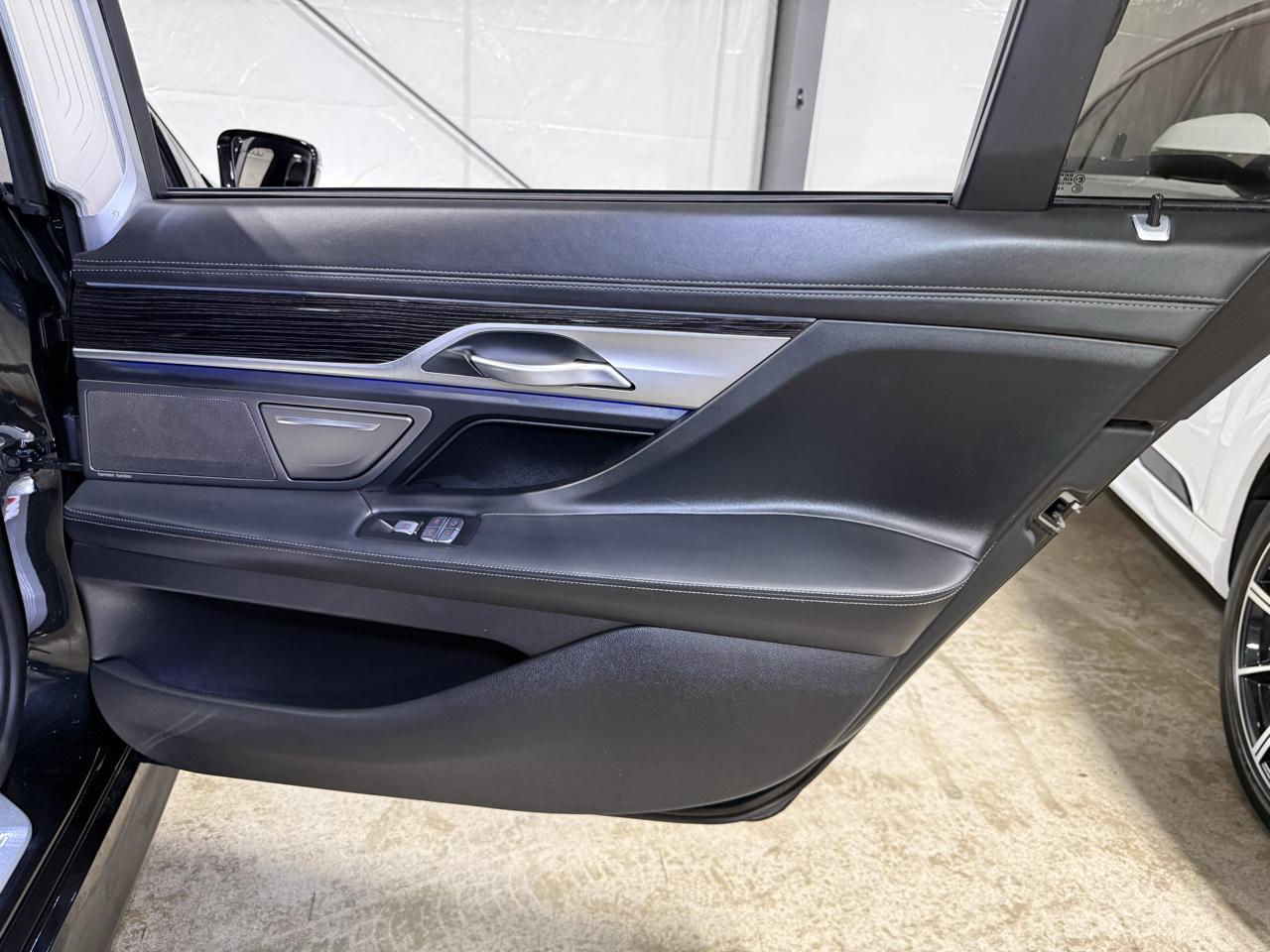 BMW 7-Series  2020