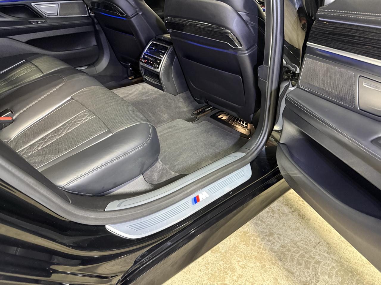 BMW 7-Series  2020