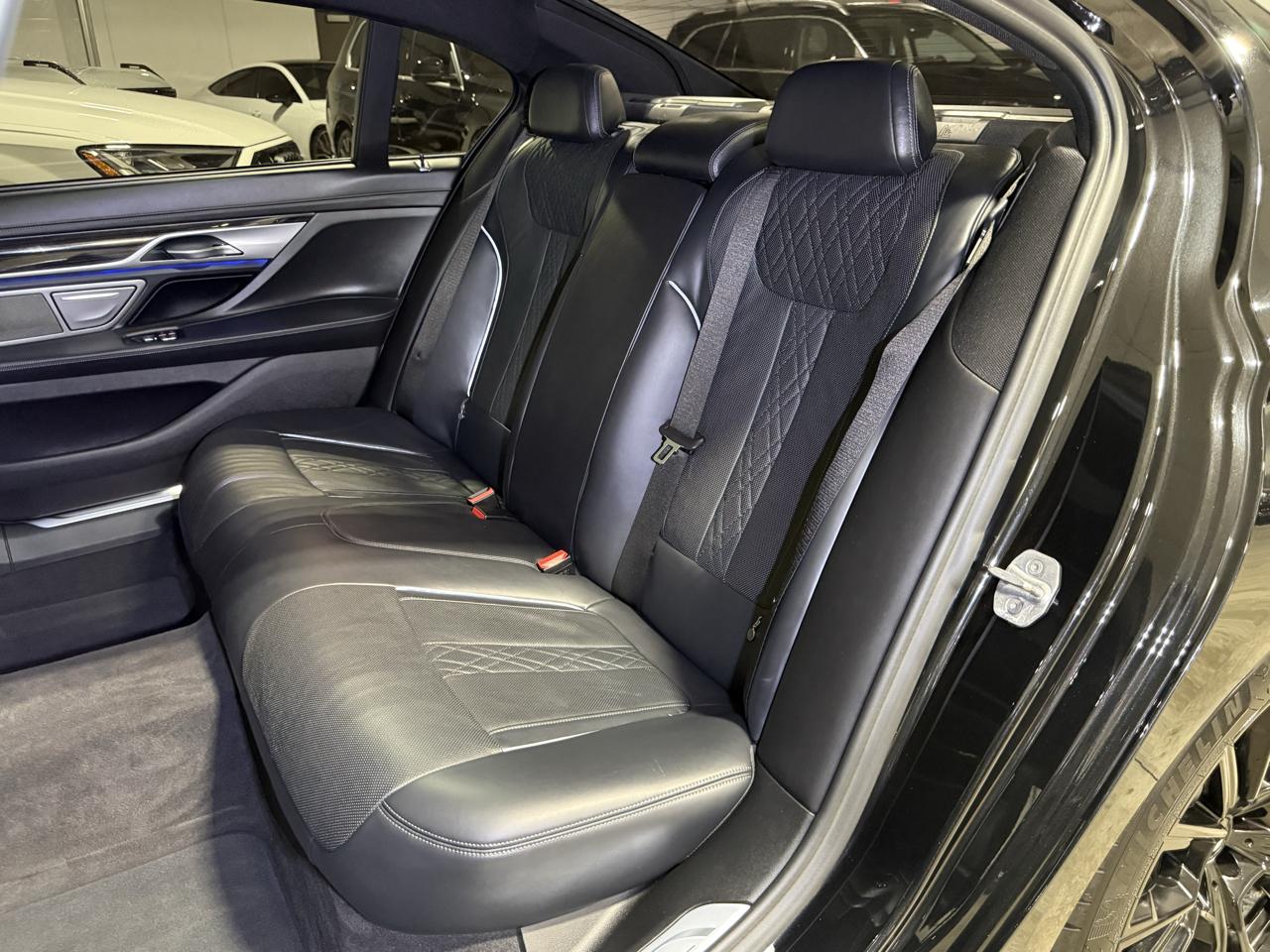 BMW 7-Series  2020