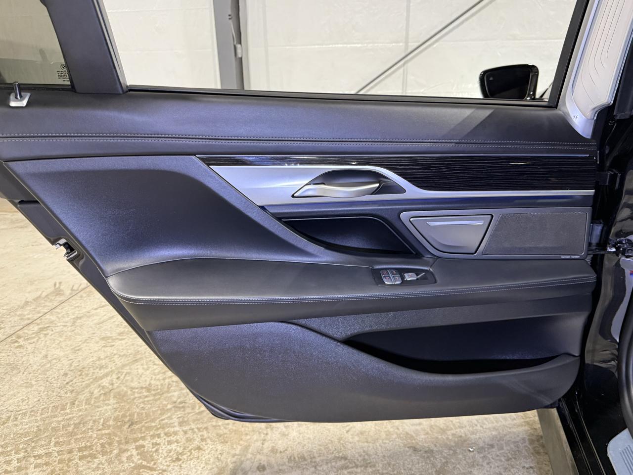 BMW 7-Series  2020