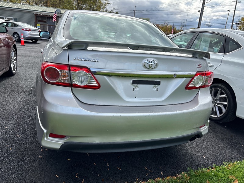 Toyota Corolla S 5-Speed MT 2013