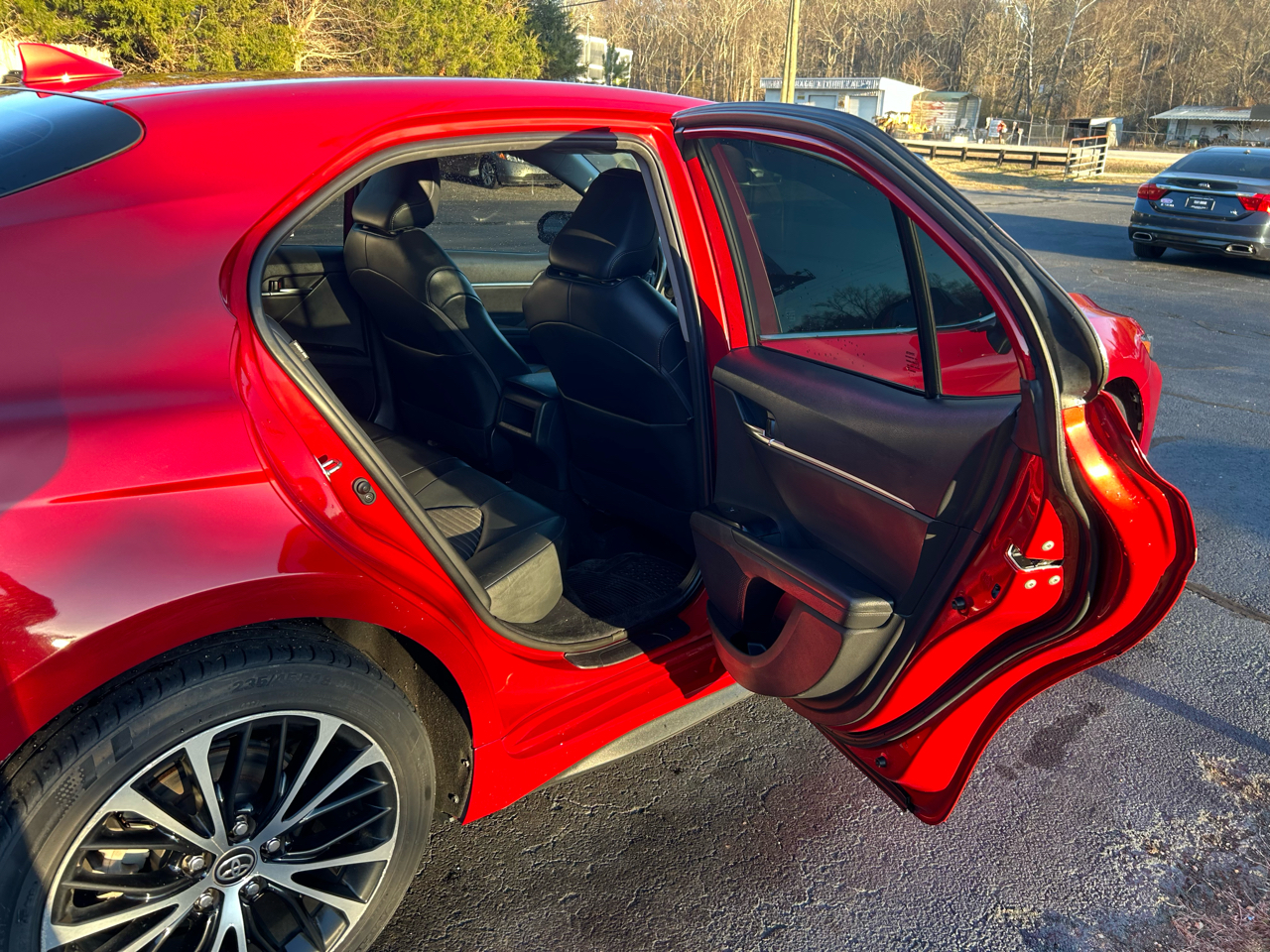 Toyota Camry SE 2020