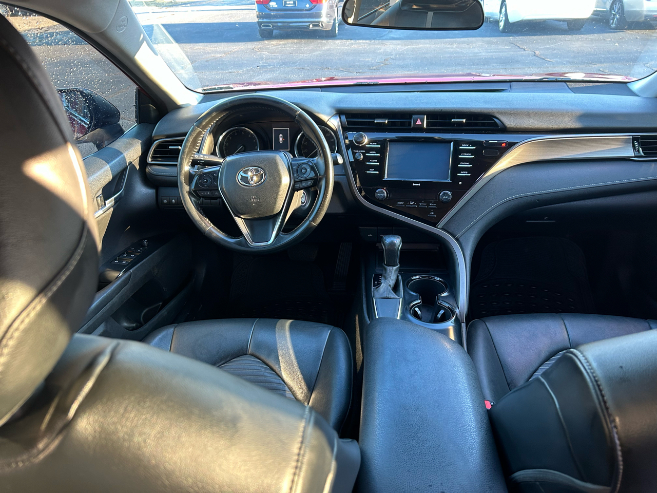 Toyota Camry SE 2020