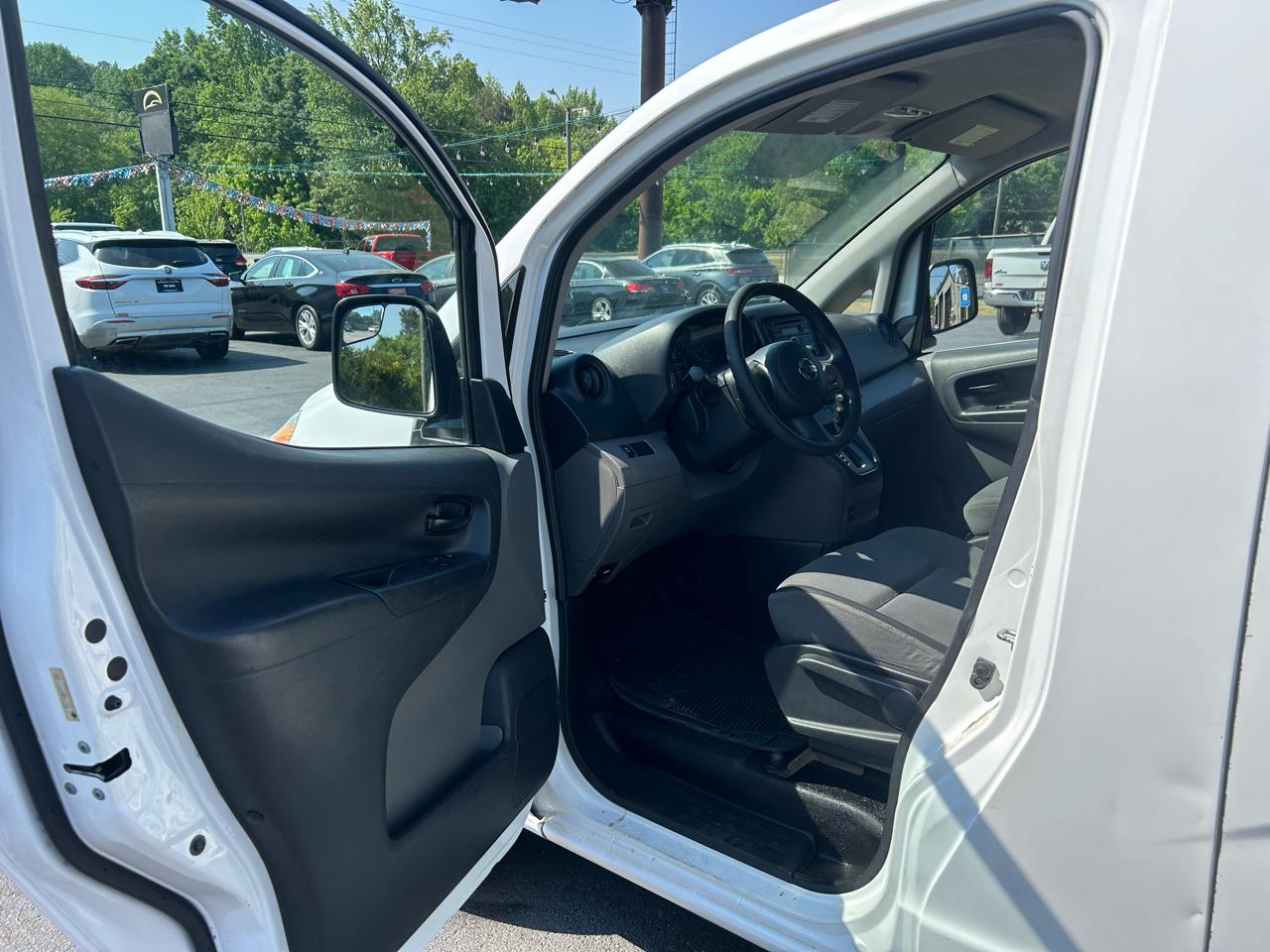 Nissan NV200 SV 2015