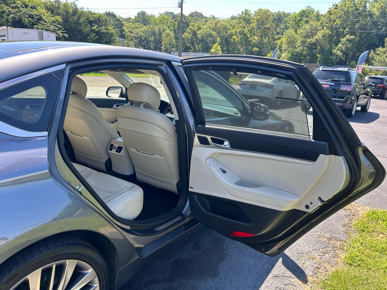 Hyundai Genesis 5.0L RWD 2015