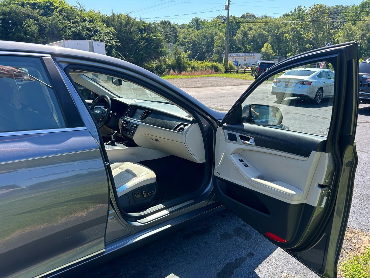 Hyundai Genesis 5.0L RWD 2015