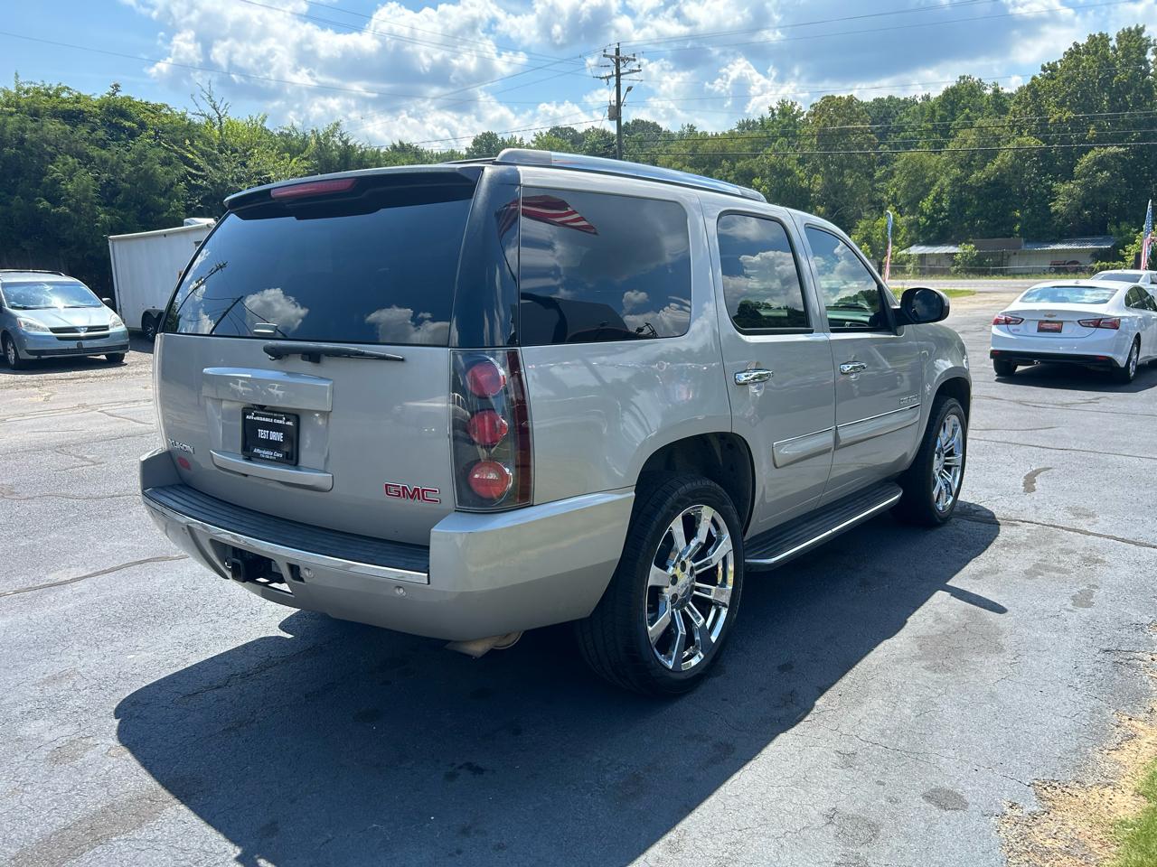 GMC Yukon Denali AWD 2007