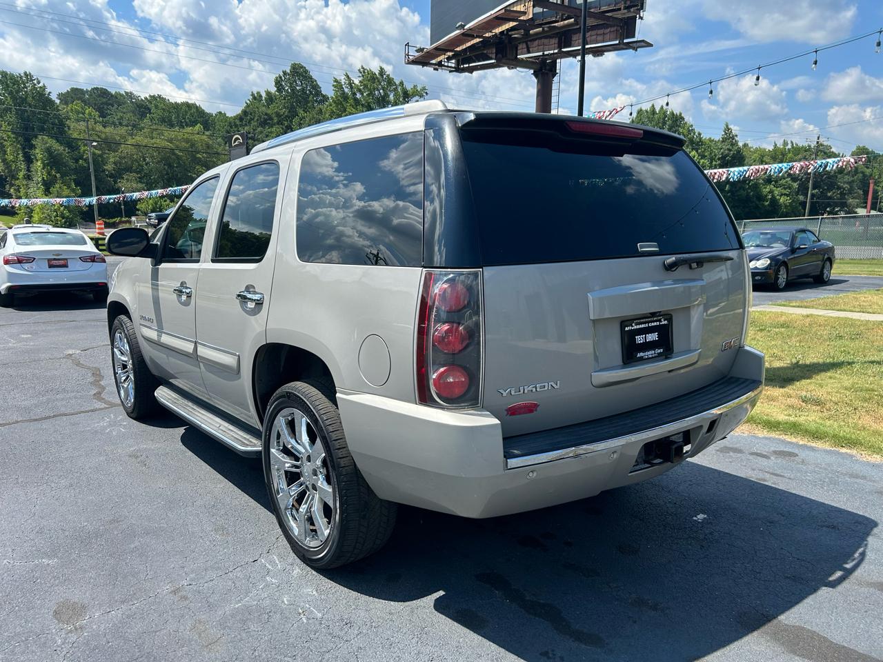GMC Yukon Denali AWD 2007